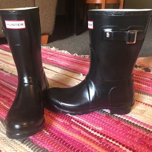 Calf high hunter rain boots